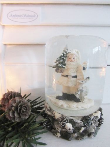 Schneekugel WEIHNACHTSMANN Deko-Figur weiß 10cm Weihnachten Landhausstil Shabby Nostalgie antik
